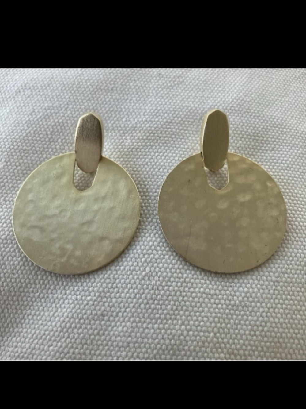 Kendra Scott DIDI Earrings in Gold Tone hammered disk retired
